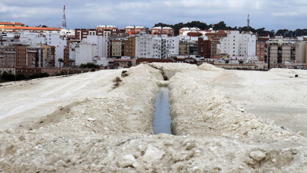 Walking through phosphogypsum.